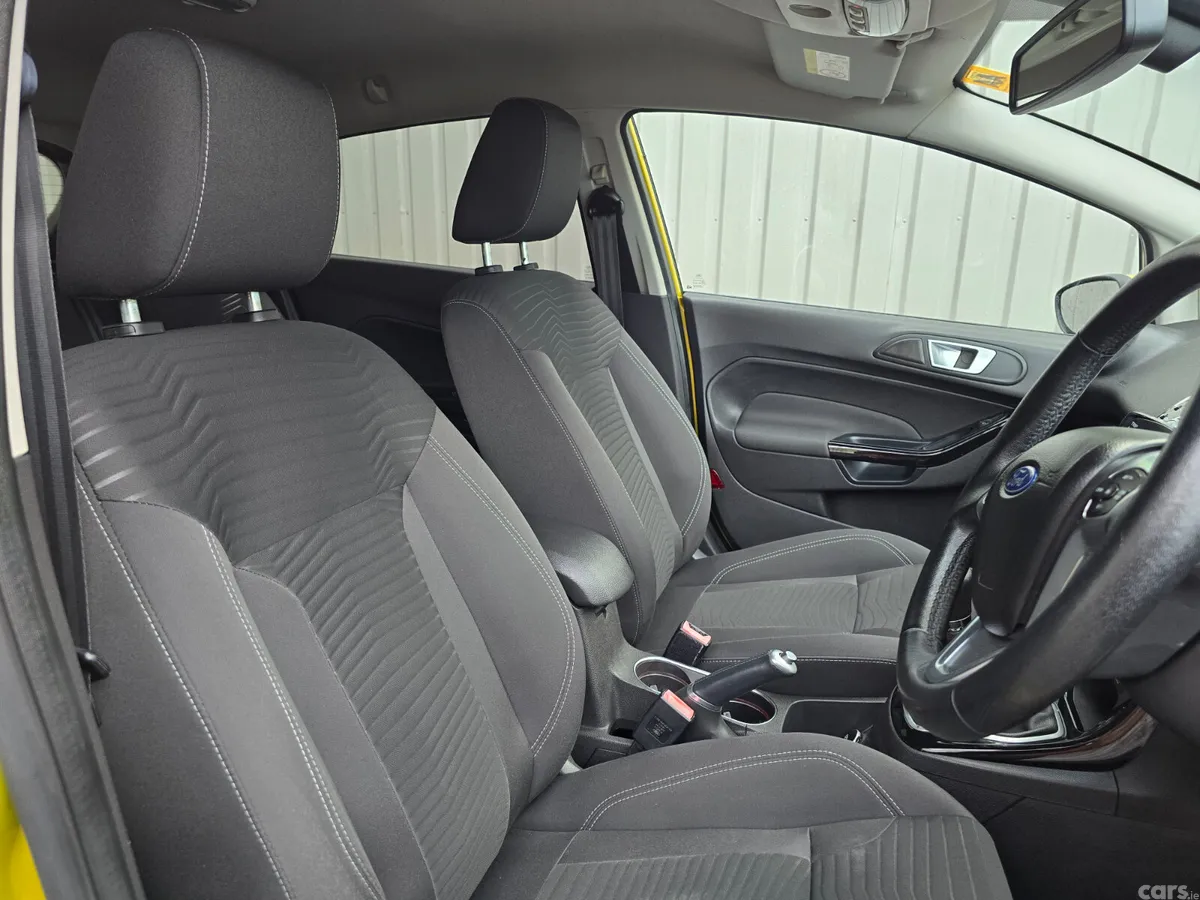 Ford Fiesta Hatchback, Petrol, 2014, Yellow