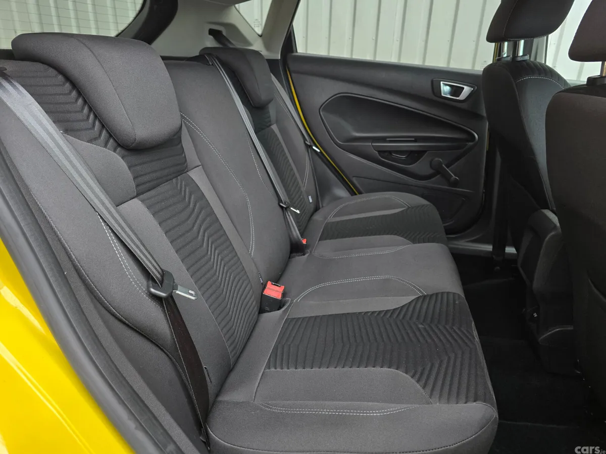 Ford Fiesta Hatchback, Petrol, 2014, Yellow