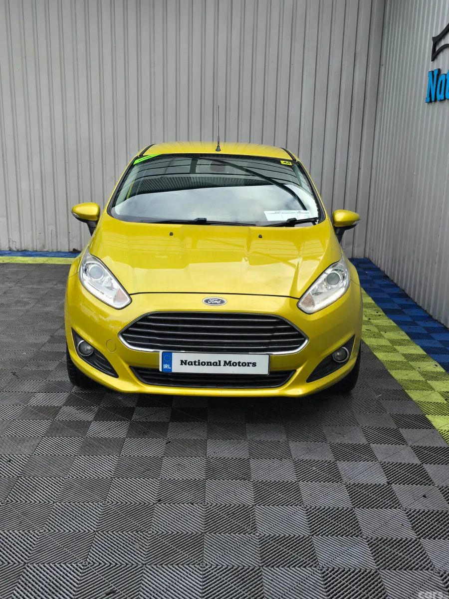 Ford Fiesta Hatchback, Petrol, 2014, Yellow