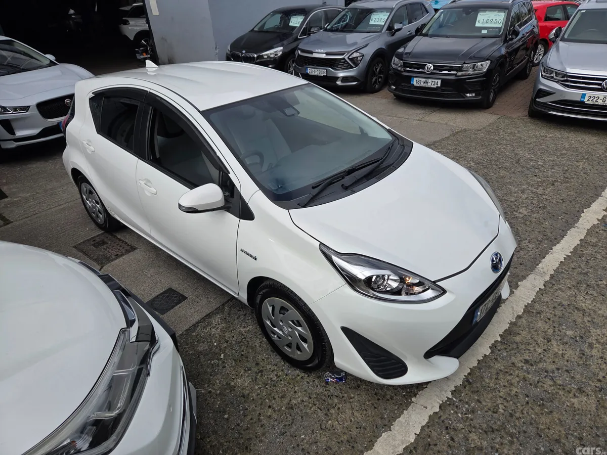 Toyota Aqua Hatchback, Petrol Hybrid, 2017, White