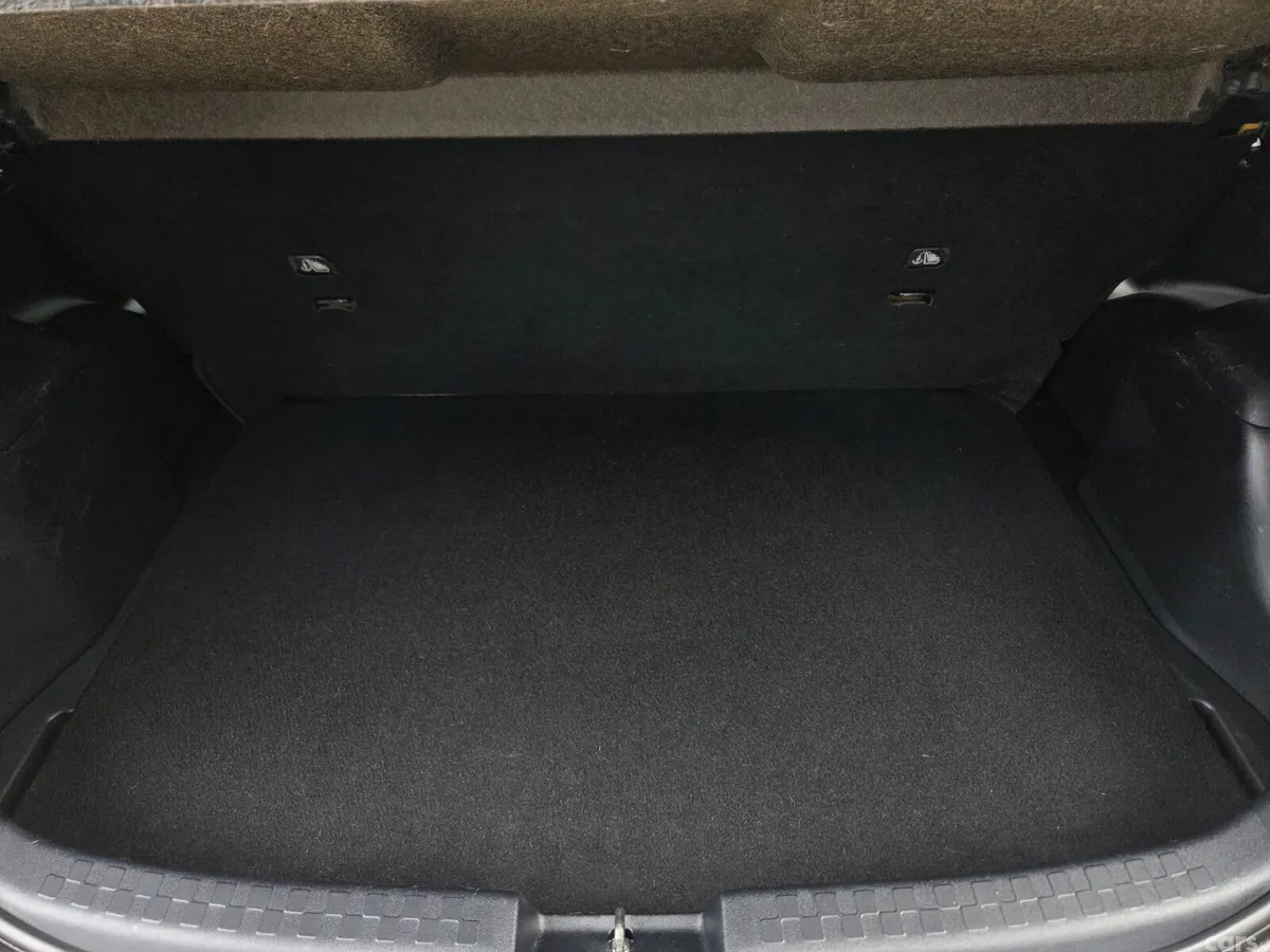 Toyota Aqua Hatchback, Petrol Hybrid, 2017, White