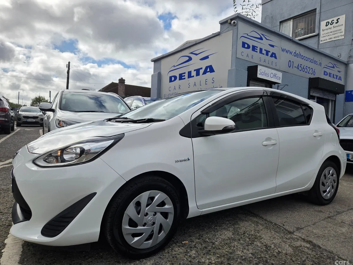 Toyota Aqua Hatchback, Petrol Hybrid, 2017, White