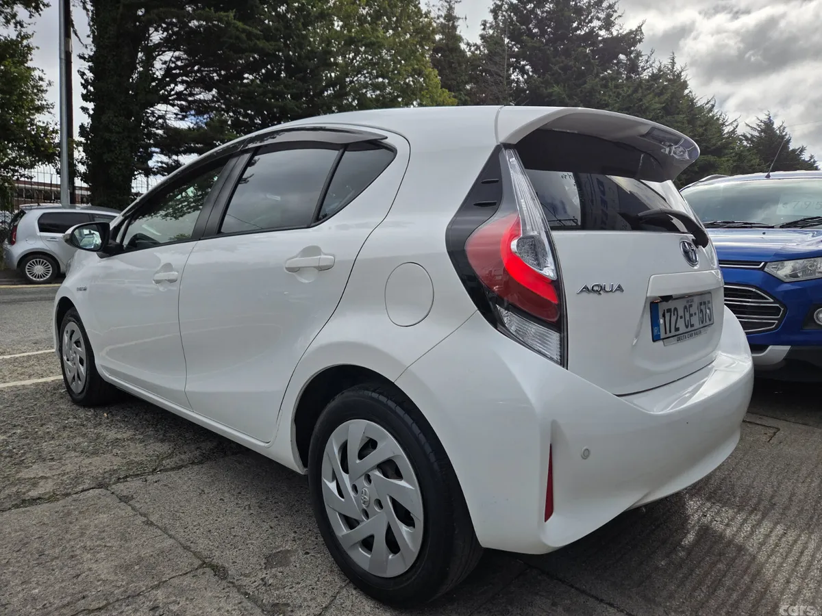Toyota Aqua Hatchback, Petrol Hybrid, 2017, White