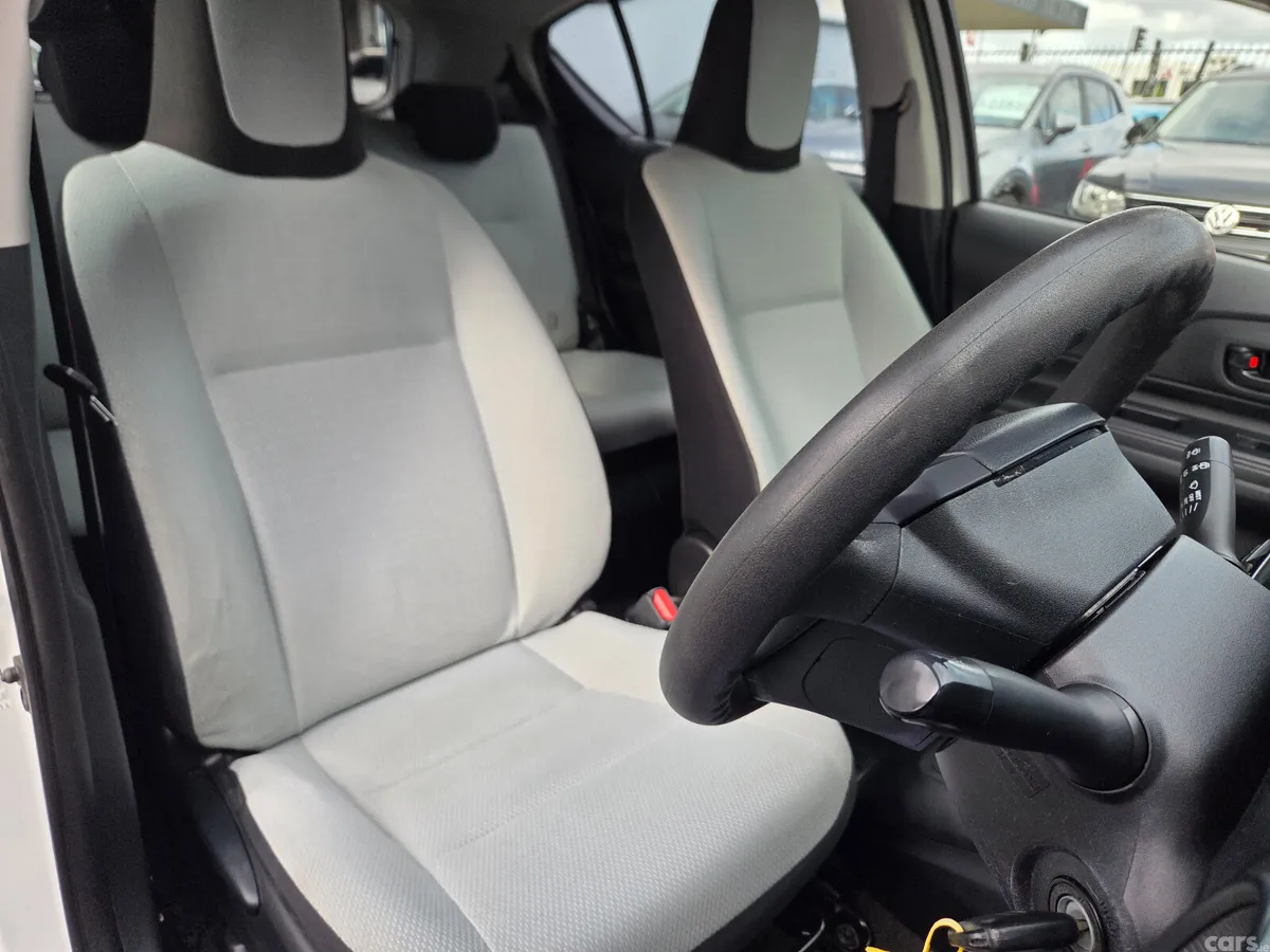 Toyota Aqua Hatchback, Petrol Hybrid, 2017, White