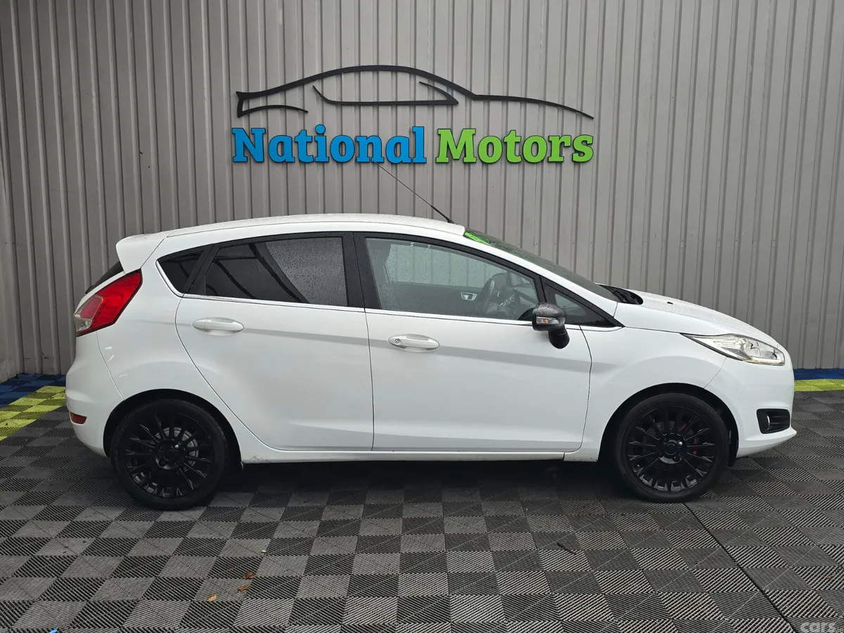 Ford Fiesta Hatchback, Petrol, 2014, White
