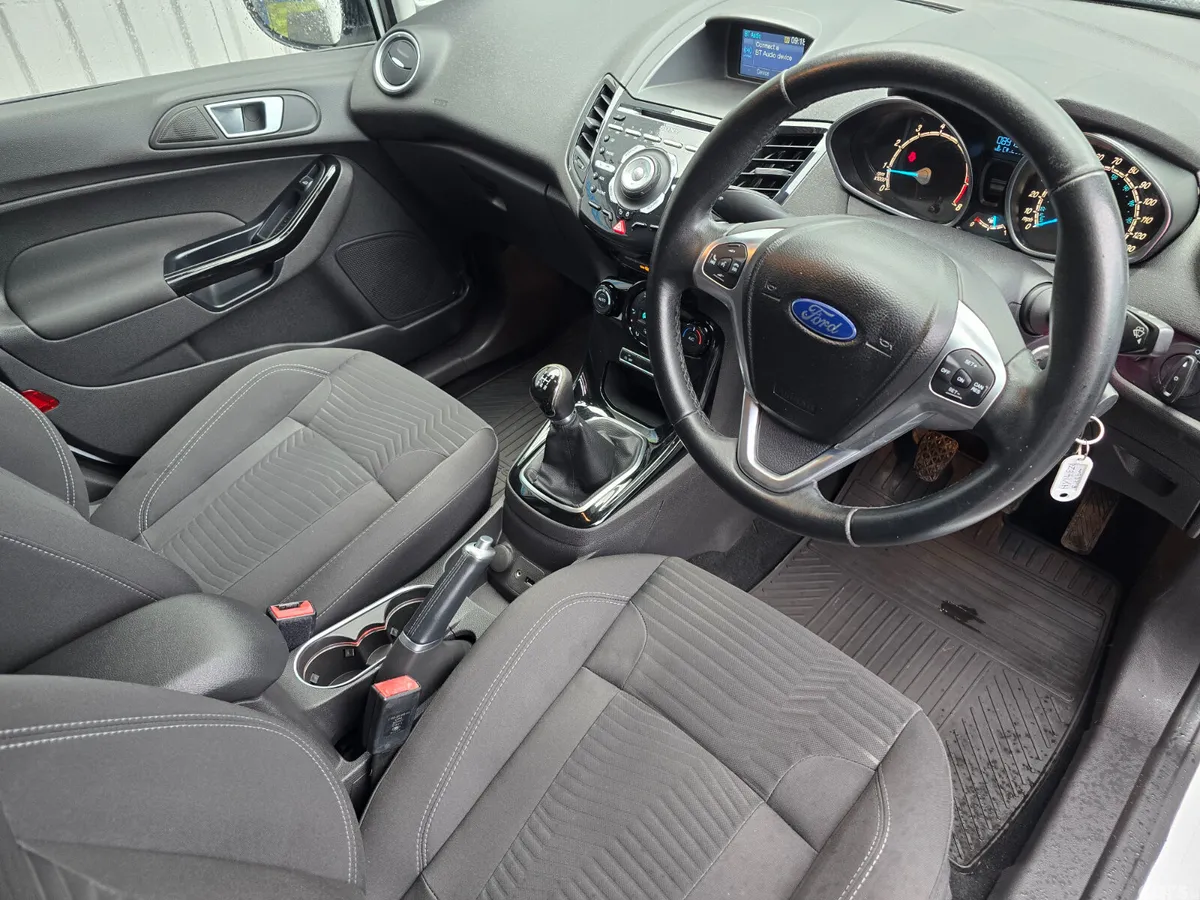 Ford Fiesta Hatchback, Petrol, 2014, White