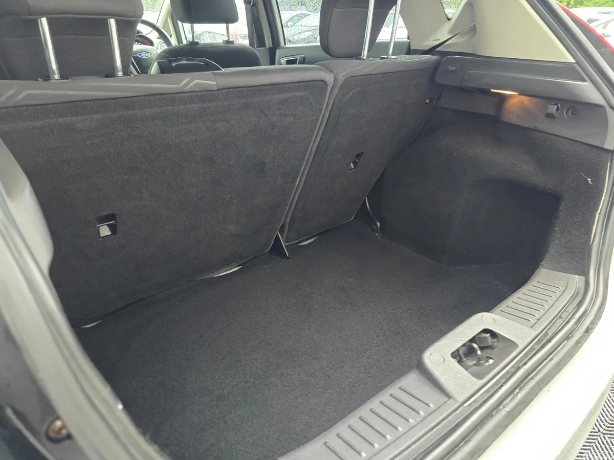 Ford Fiesta Hatchback, Petrol, 2014, White