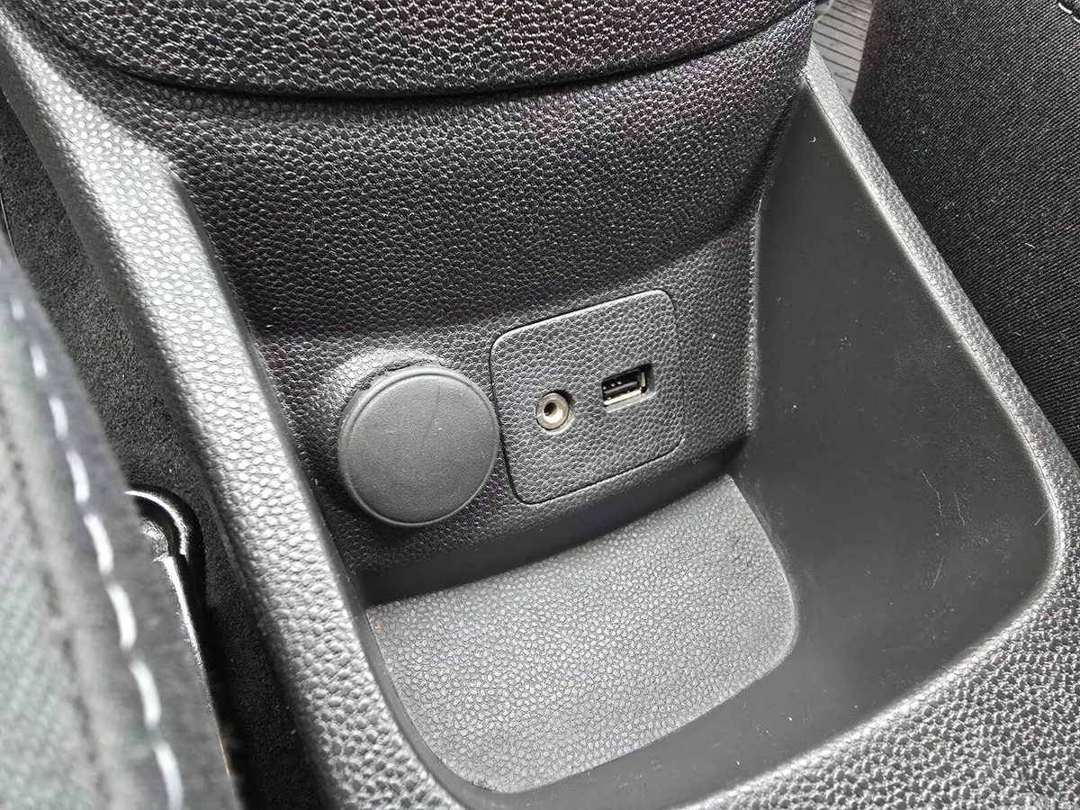 Ford Fiesta Hatchback, Petrol, 2014, White