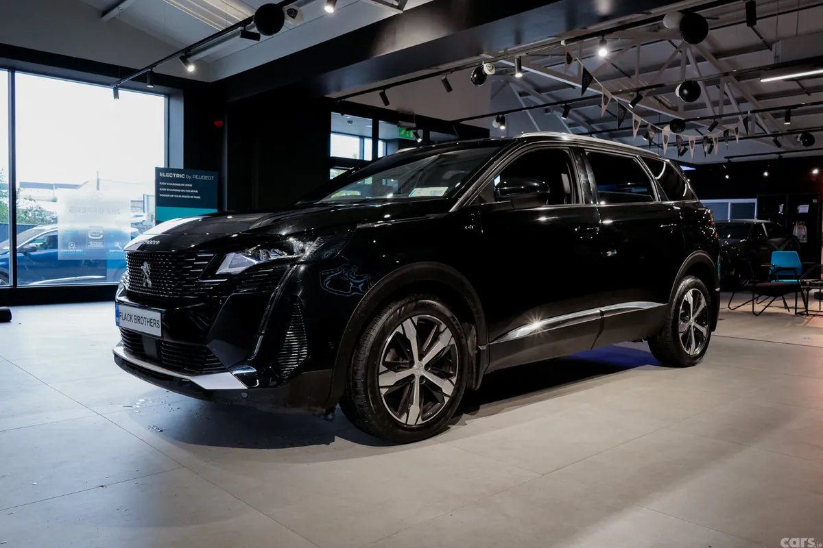 Peugeot 5008 MPV, Diesel, 2023, Black
