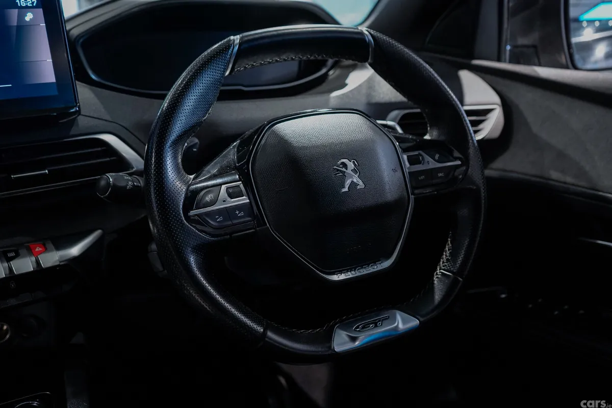 Peugeot 5008 MPV, Diesel, 2023, Black