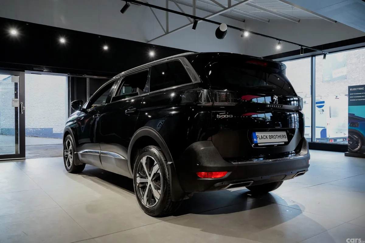 Peugeot 5008 MPV, Diesel, 2023, Black