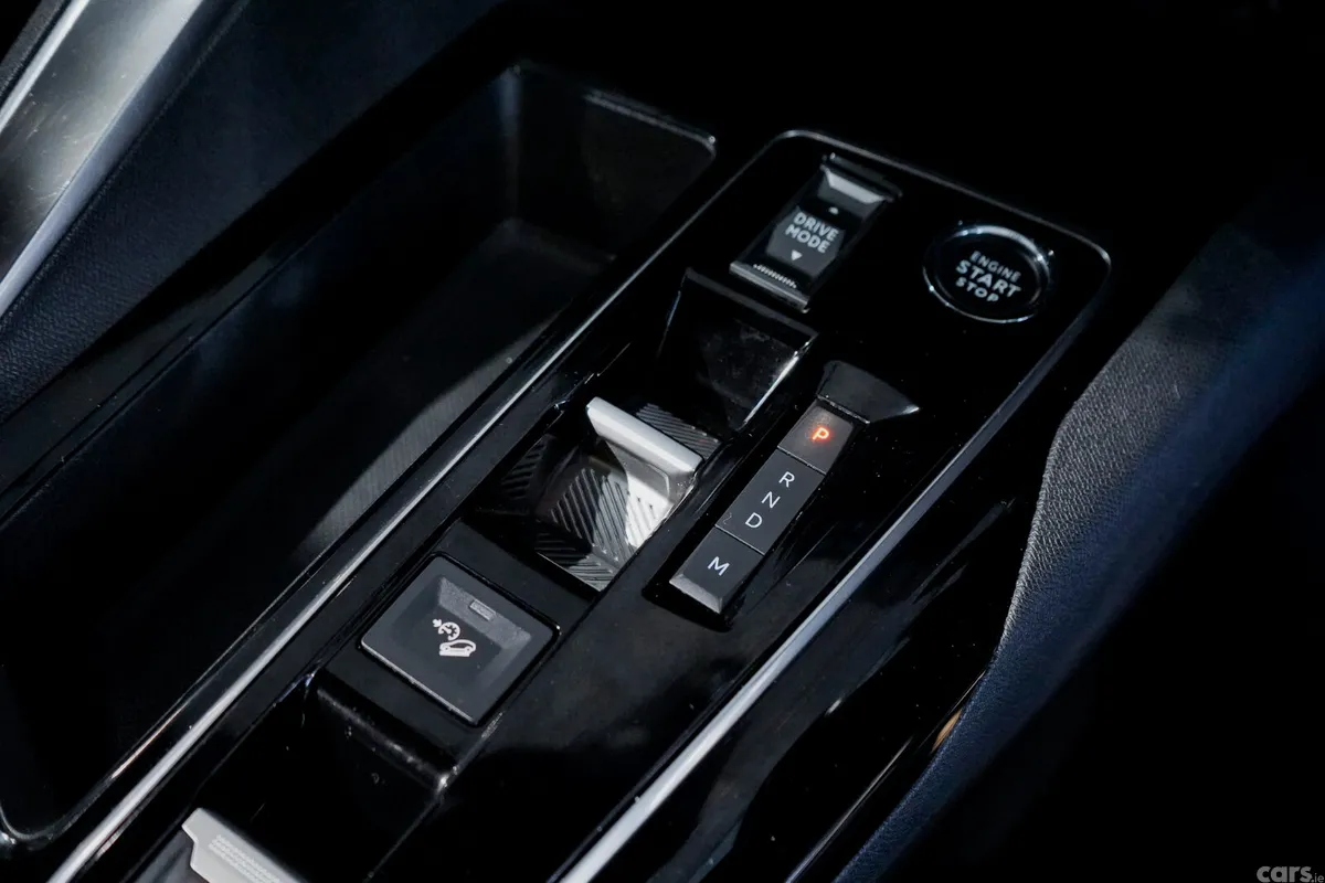 Peugeot 5008 MPV, Diesel, 2023, Black