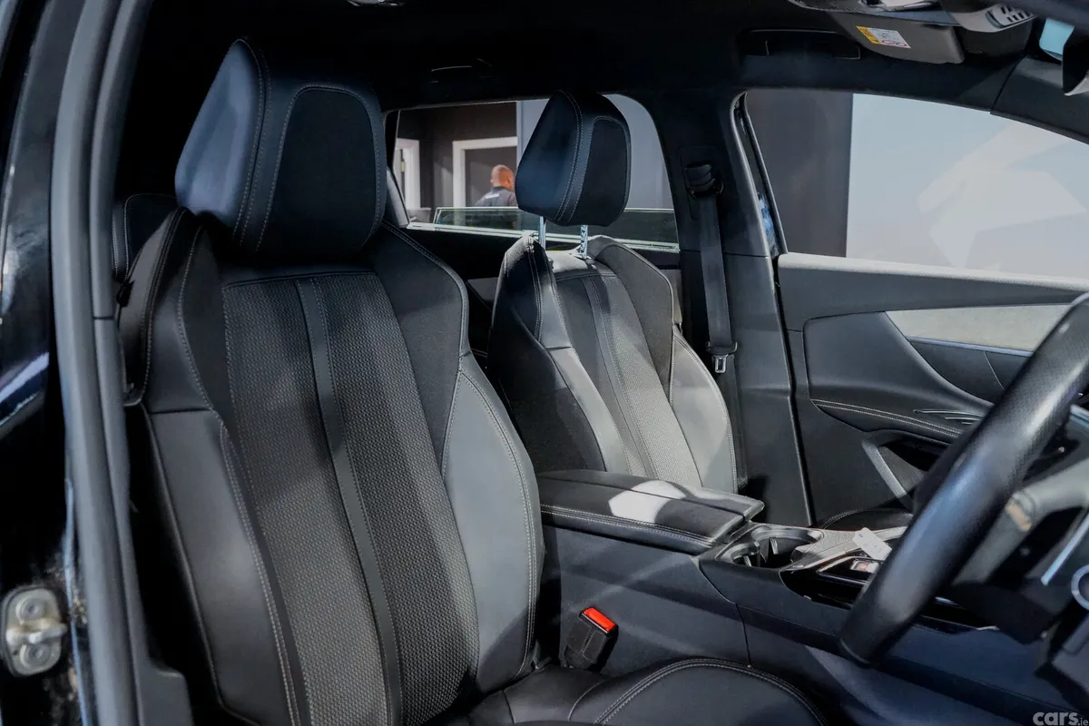 Peugeot 5008 MPV, Diesel, 2023, Black