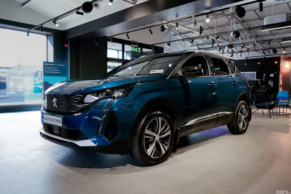 Peugeot 3008 MPV, Diesel, 2023, Blue