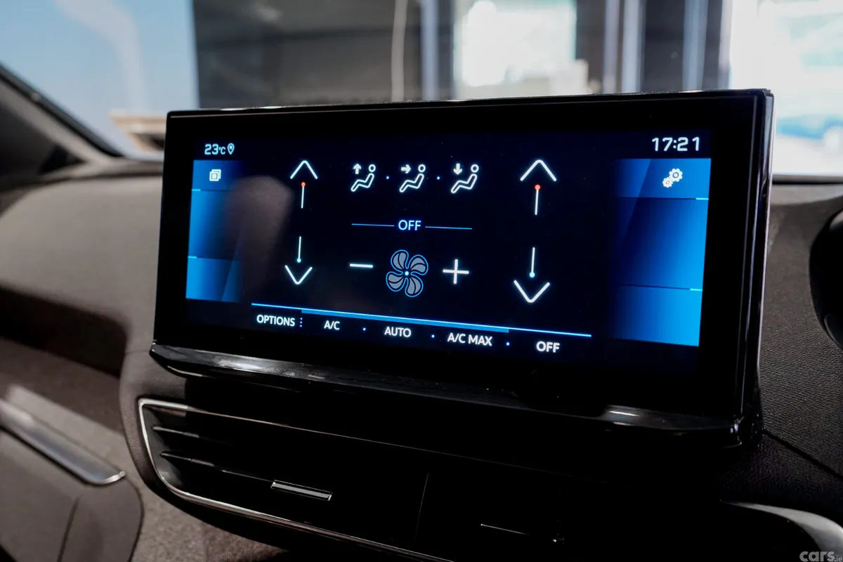 Peugeot 3008 MPV, Diesel, 2023, Blue
