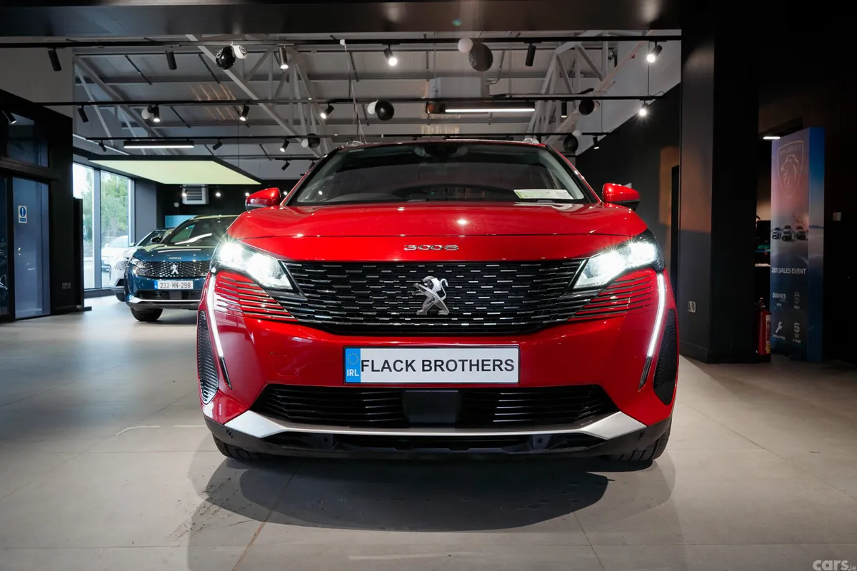 Peugeot 3008 MPV, Diesel, 2021, Red