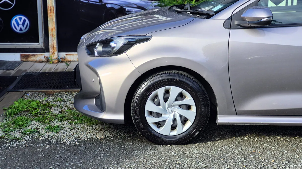 Toyota Yaris Hatchback, Petrol Hybrid, 2022, Silver