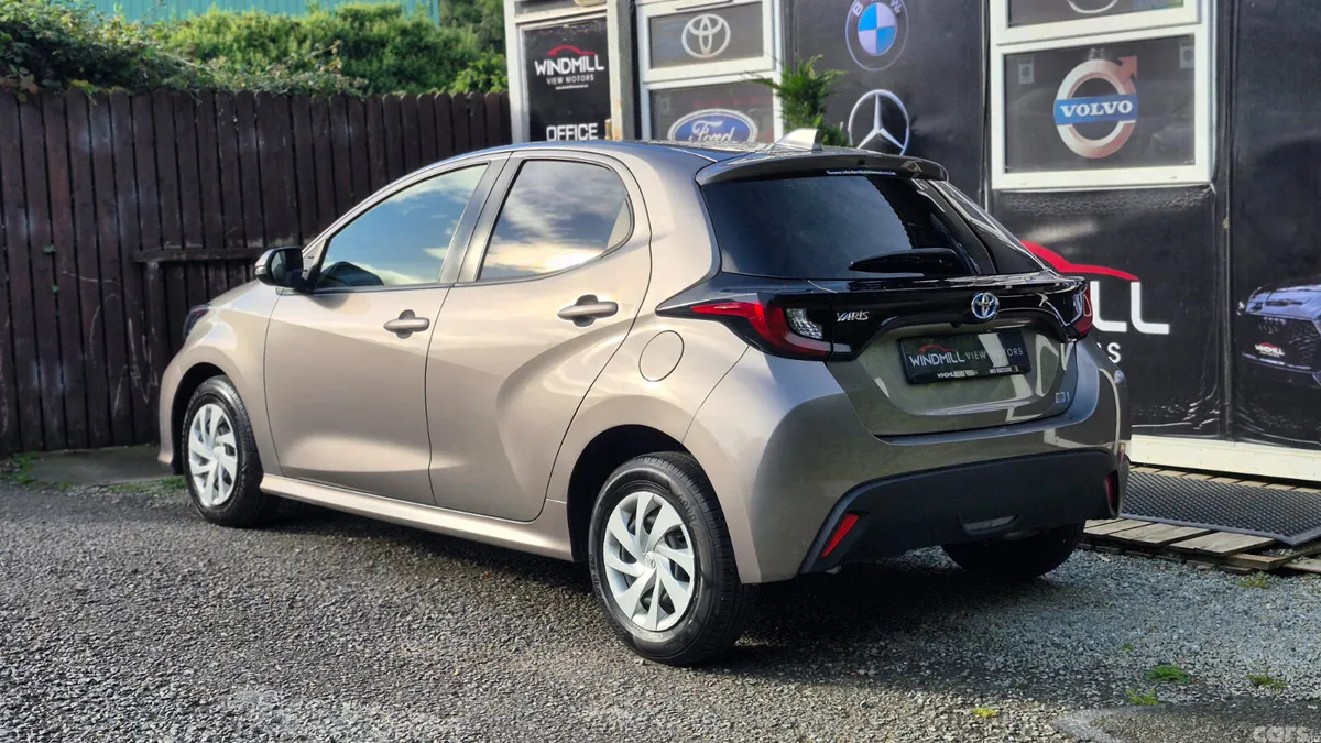 Toyota Yaris Hatchback, Petrol Hybrid, 2022, Silver