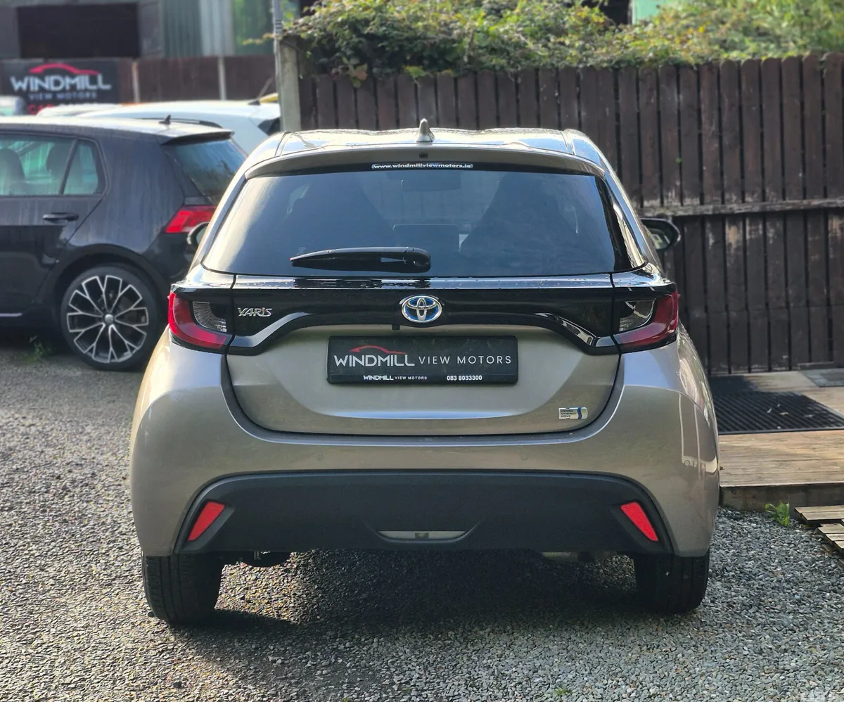 Toyota Yaris Hatchback, Petrol Hybrid, 2022, Silver