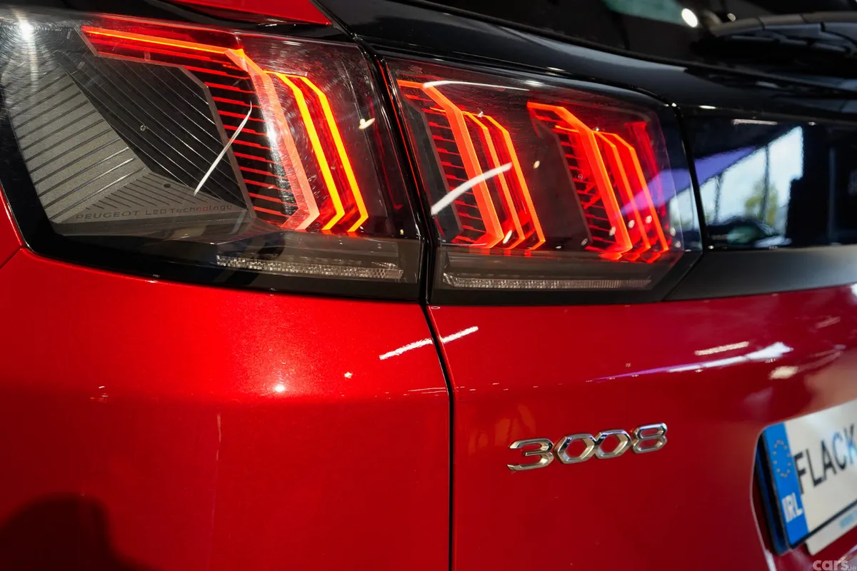 Peugeot 3008 MPV, Diesel, 2021, Red