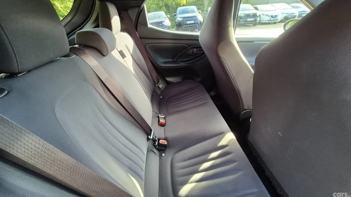 Toyota Yaris Hatchback, Petrol Hybrid, 2022, Silver