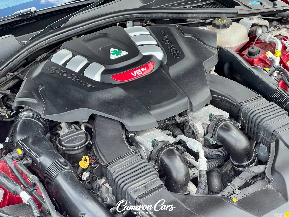 Alfa Romeo Giulia Saloon, Petrol, 2023, Red