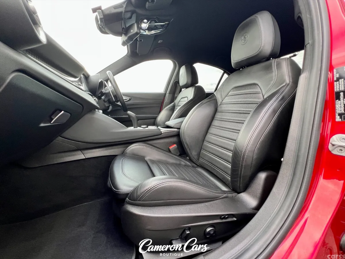 Alfa Romeo Giulia Saloon, Petrol, 2023, Red