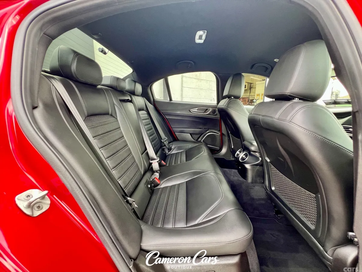 Alfa Romeo Giulia Saloon, Petrol, 2023, Red