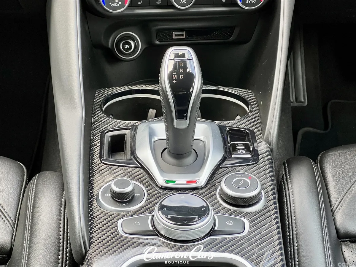 Alfa Romeo Giulia Saloon, Petrol, 2023, Red