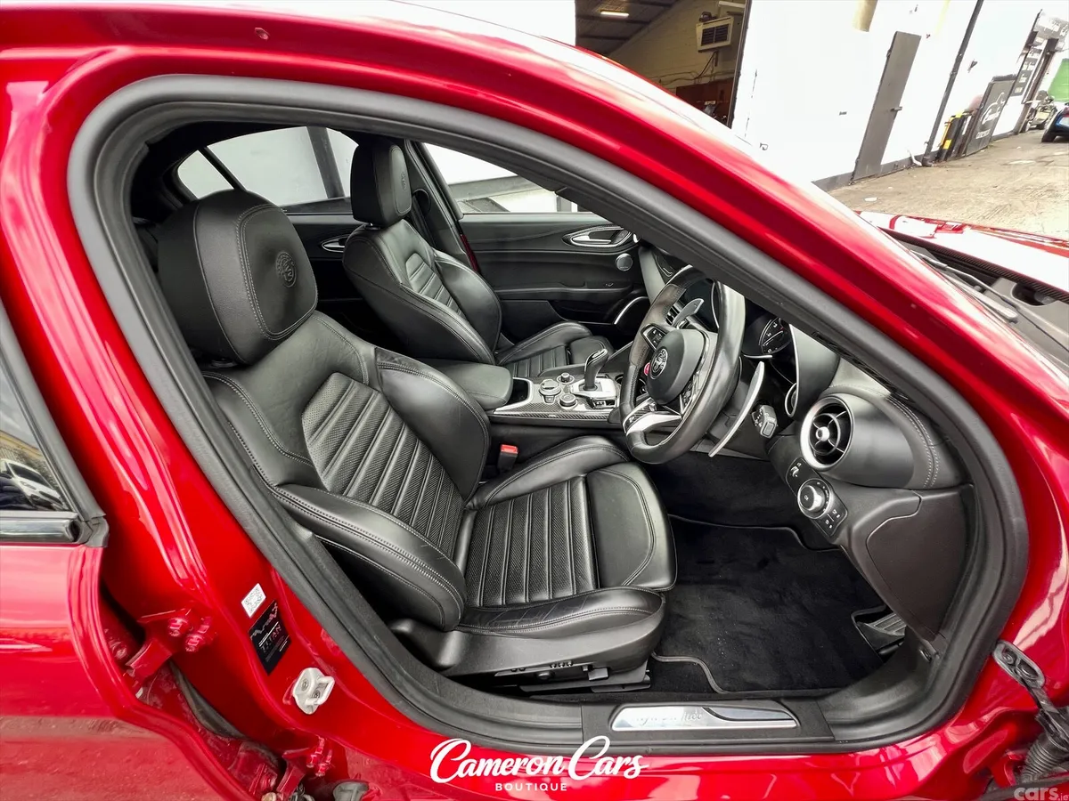 Alfa Romeo Giulia Saloon, Petrol, 2023, Red