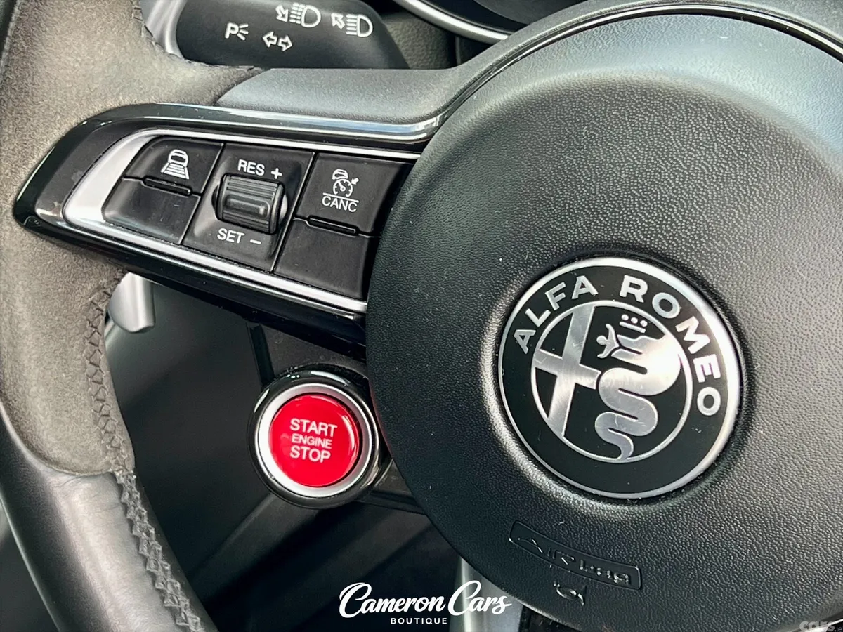 Alfa Romeo Giulia Saloon, Petrol, 2023, Red
