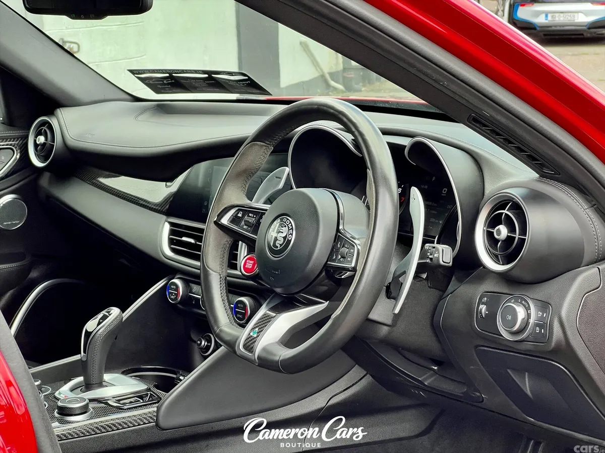 Alfa Romeo Giulia Saloon, Petrol, 2023, Red