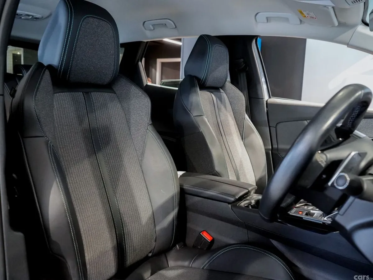 Peugeot 5008 MPV, Diesel, 2019, White
