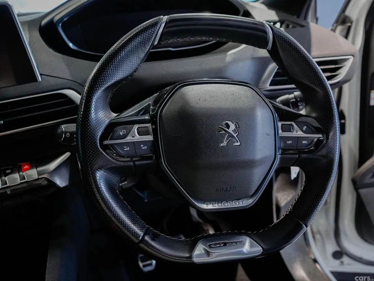 Peugeot 5008 MPV, Diesel, 2019, White