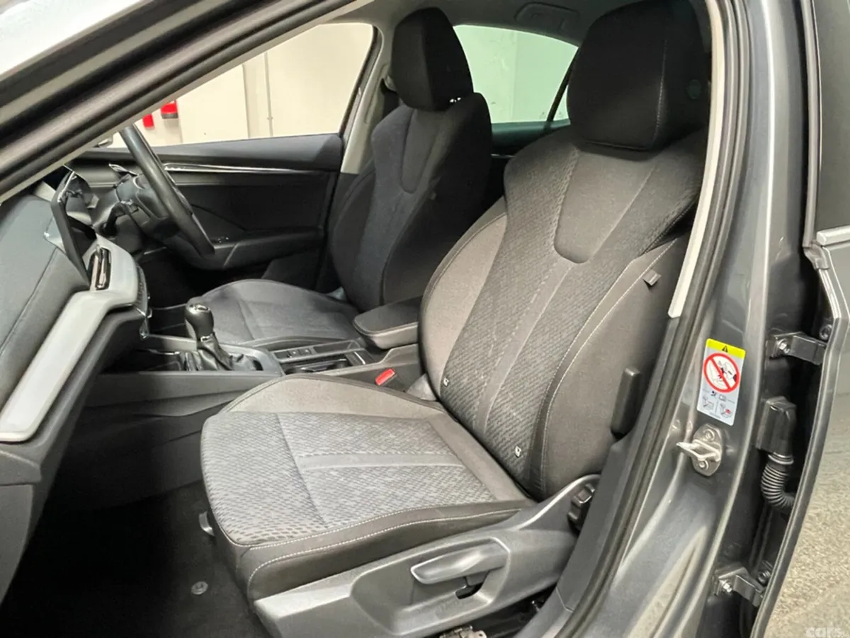 Skoda Octavia Hatchback, Diesel, 2024, Grey