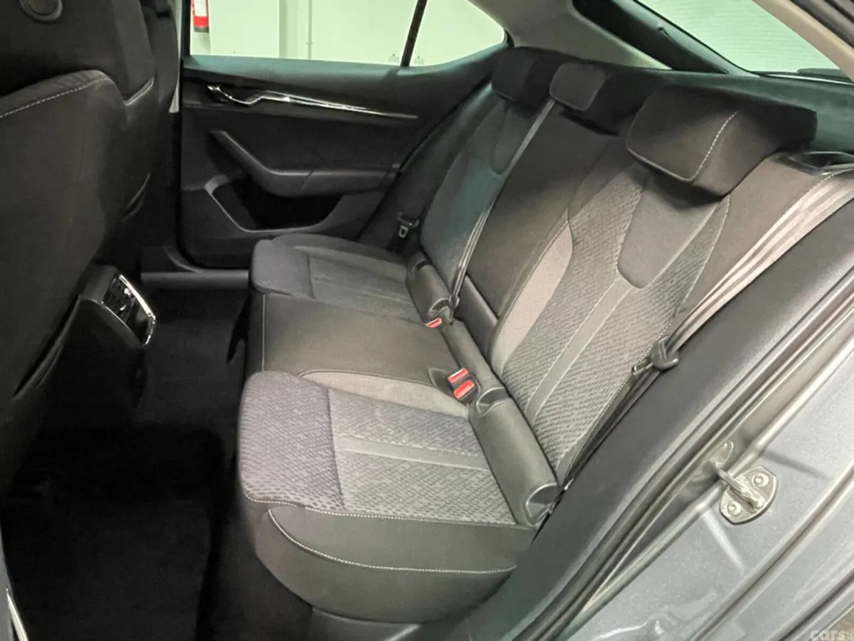 Skoda Octavia Hatchback, Diesel, 2024, Grey