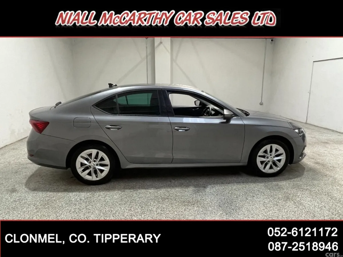 Skoda Octavia Hatchback, Petrol, 2024, Grey