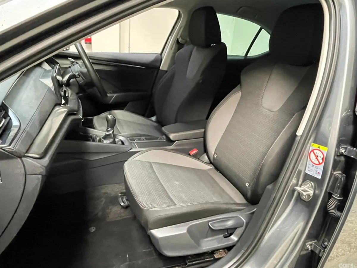 Skoda Octavia Hatchback, Petrol, 2024, Grey