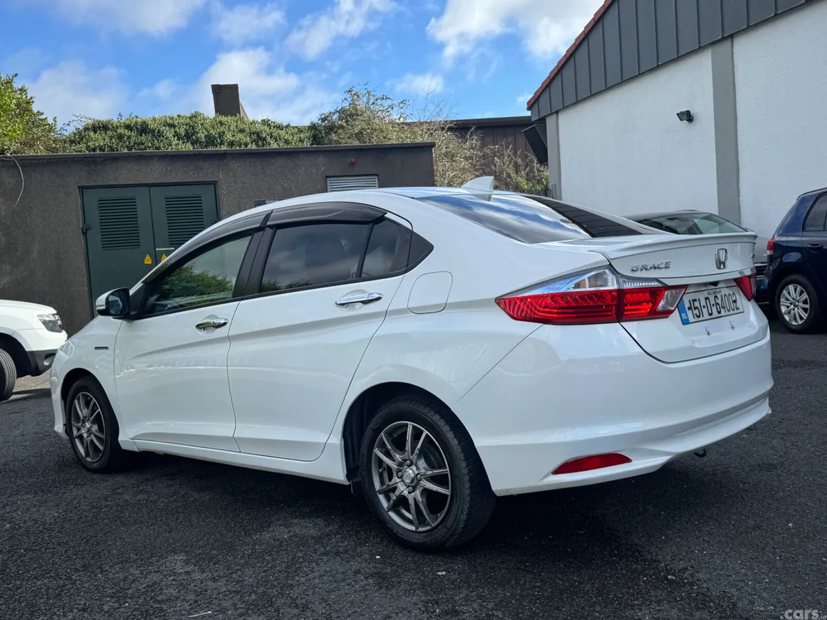 Honda Grace Saloon, Petrol Hybrid, 2015, White