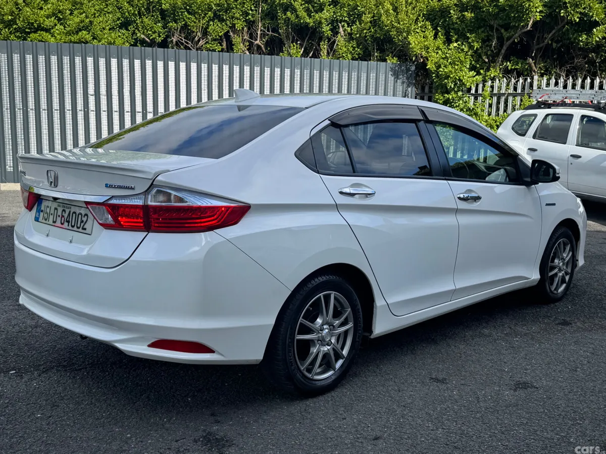 Honda Grace Saloon, Petrol Hybrid, 2015, White