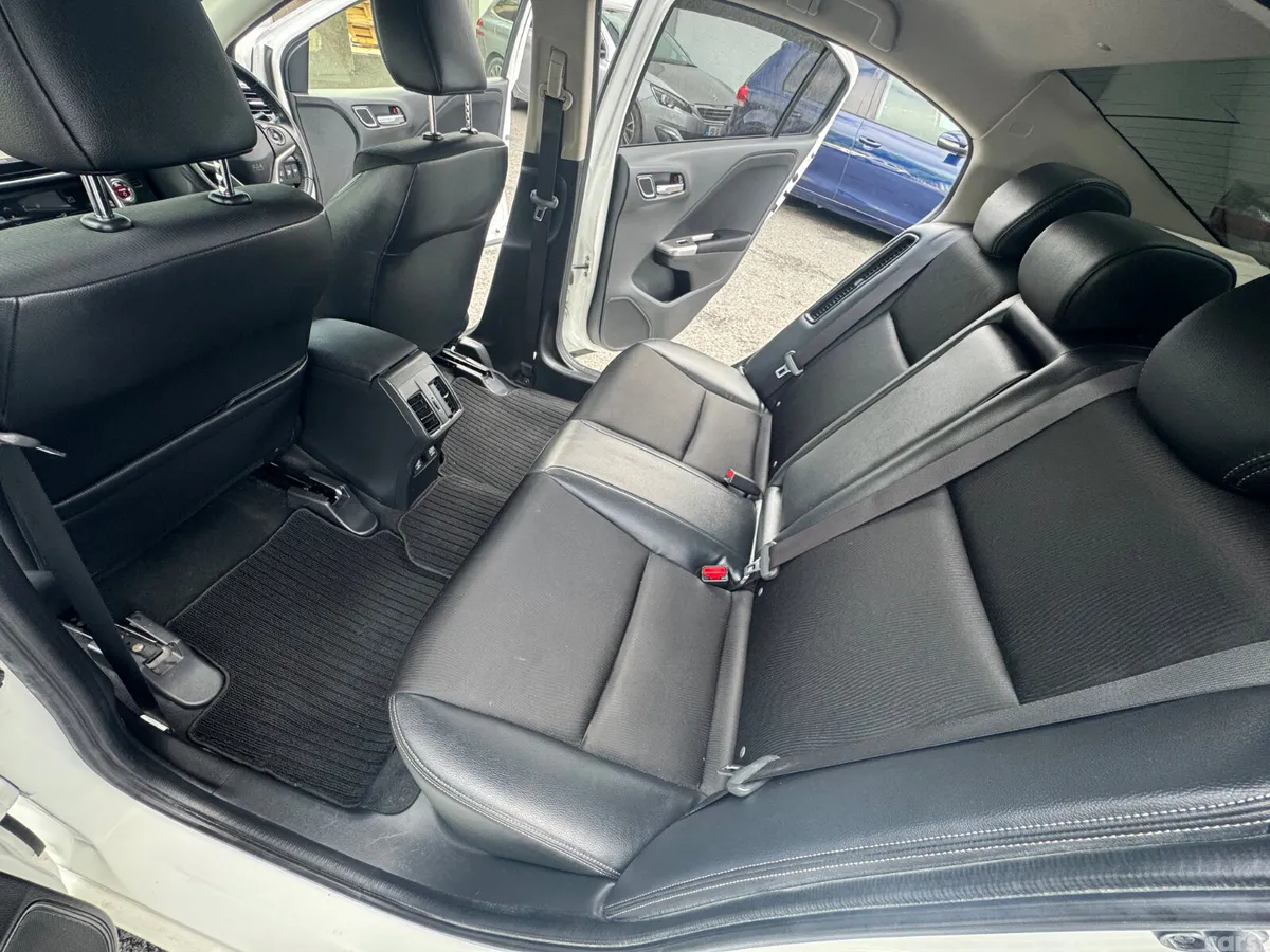Honda Grace Saloon, Petrol Hybrid, 2015, White