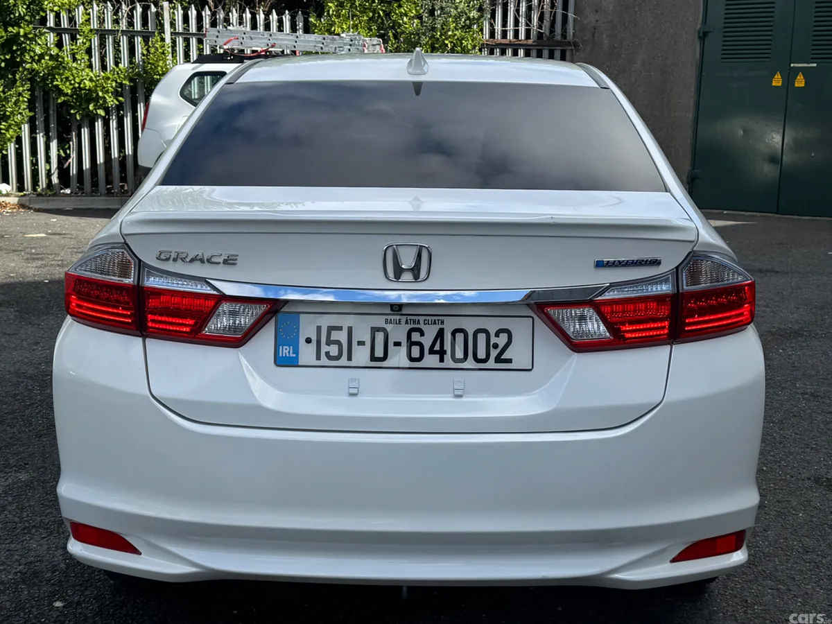 Honda Grace Saloon, Petrol Hybrid, 2015, White
