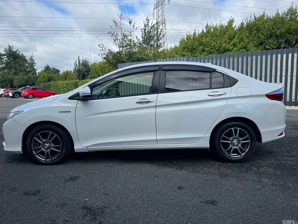 Honda Grace Saloon, Petrol Hybrid, 2015, White