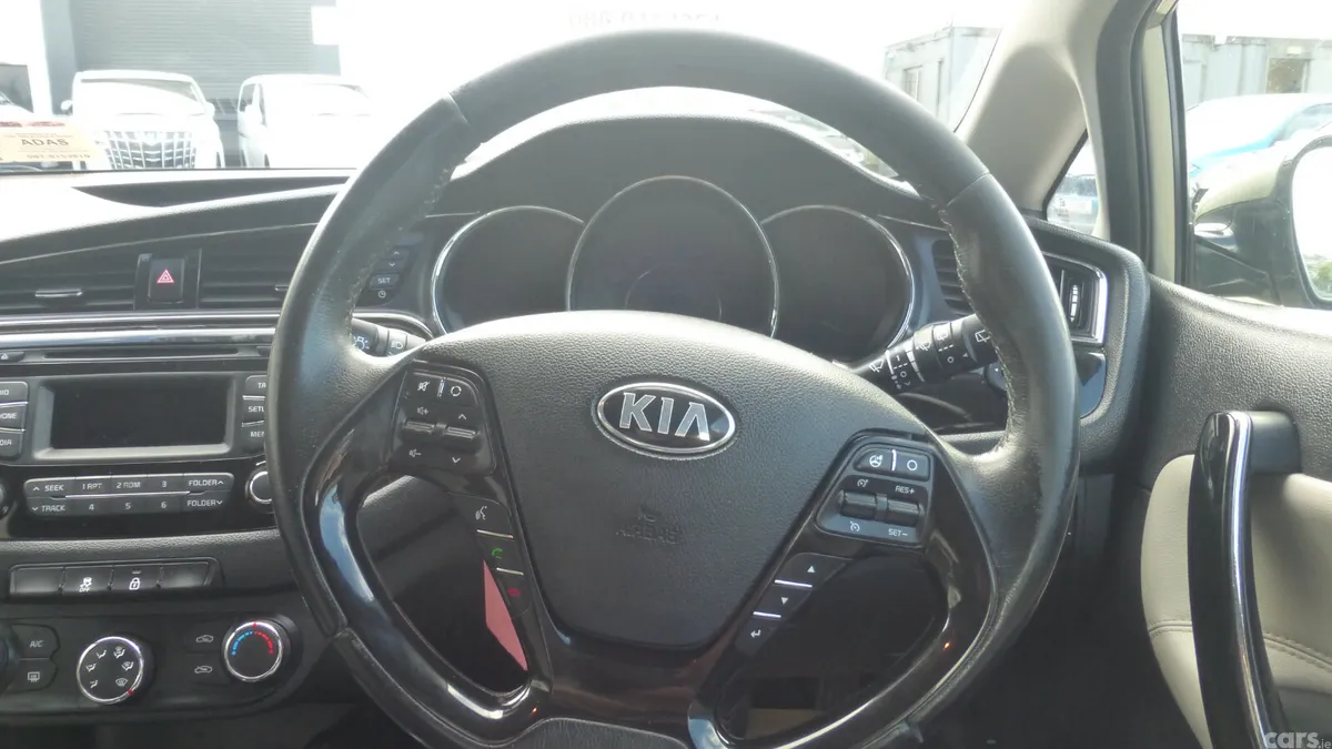 Kia Ceed Hatchback, Diesel, 2017, Grey
