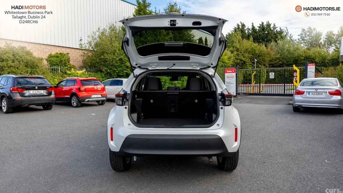 Toyota Yaris Cross SUV, Petrol Hybrid, 2022, White