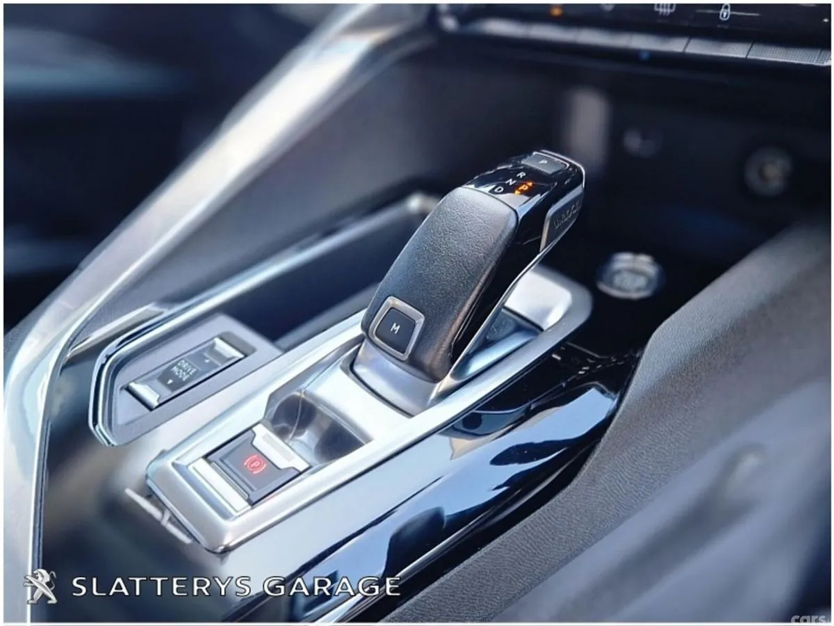 Peugeot 5008 SUV, Diesel, 2022, Grey