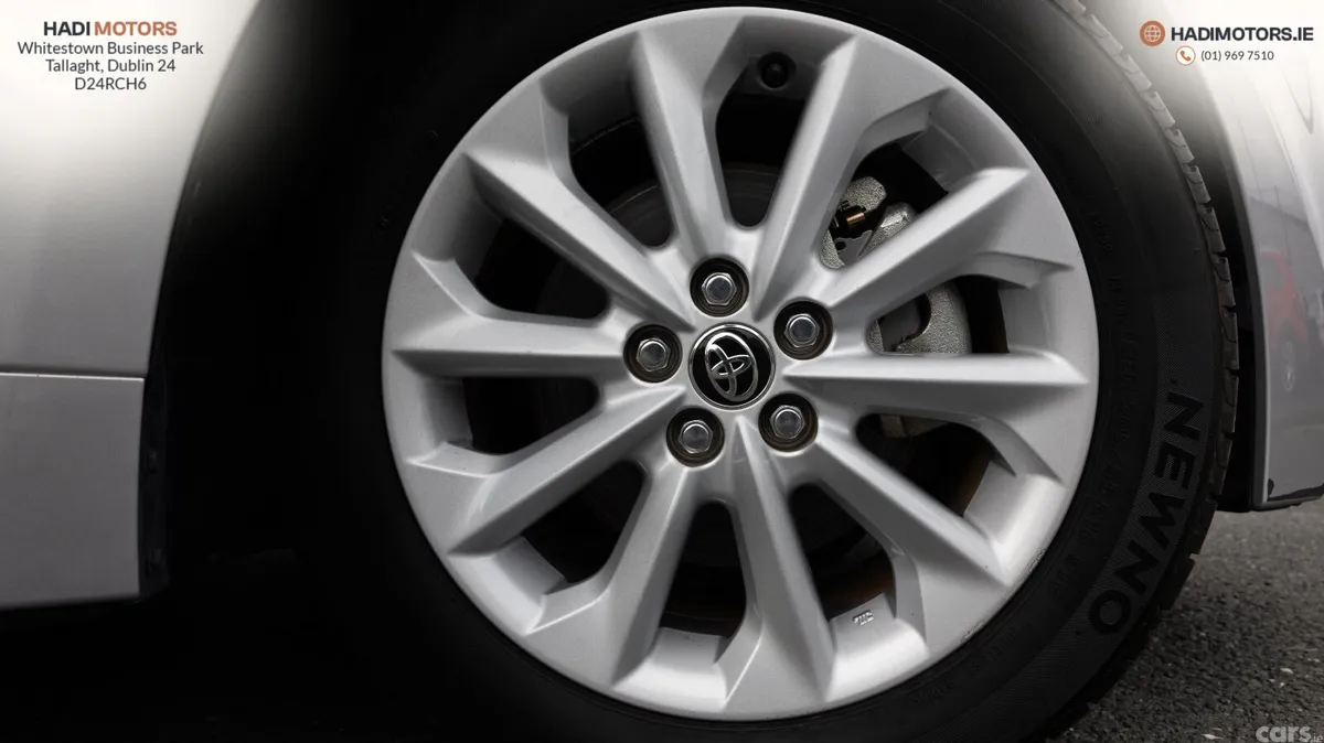 Toyota Corolla Saloon, Petrol Hybrid, 2022, Silver
