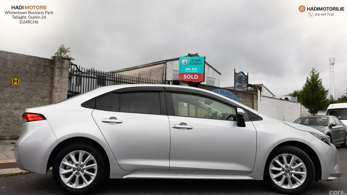 Toyota Corolla Saloon, Petrol Hybrid, 2022, Silver