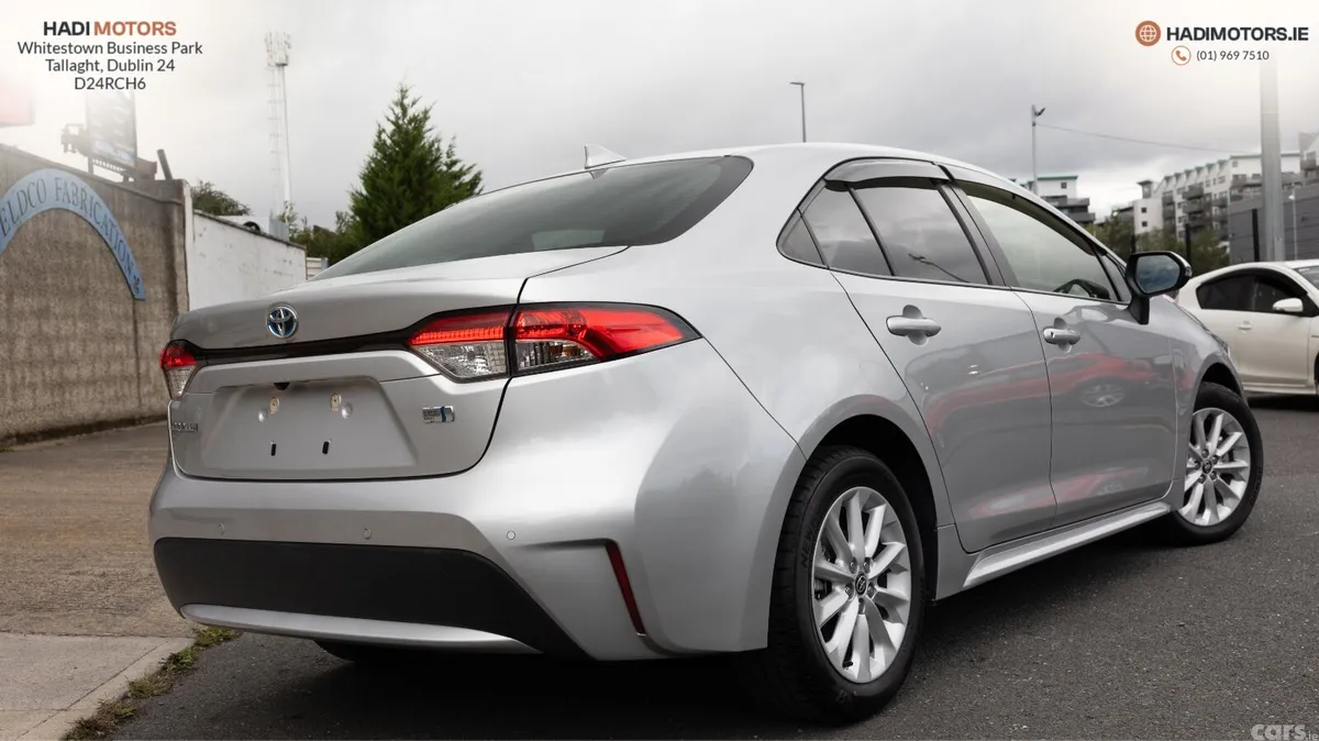 Toyota Corolla Saloon, Petrol Hybrid, 2022, Silver