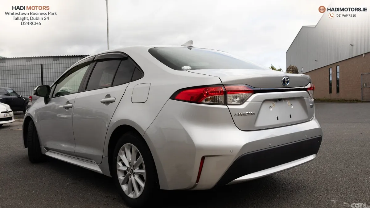 Toyota Corolla Saloon, Petrol Hybrid, 2022, Silver
